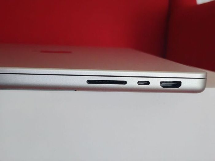 Macbook Pro M4, 2024 like new