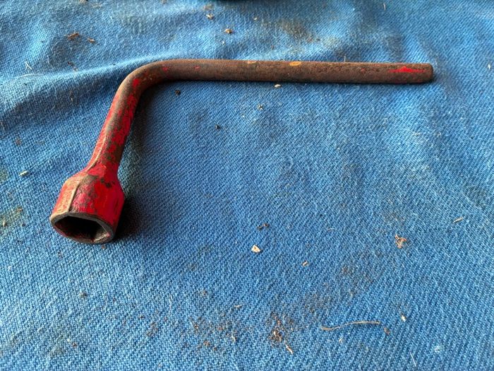 Vintage short wheel brace