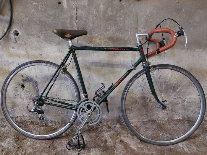 Classic road bike medium
