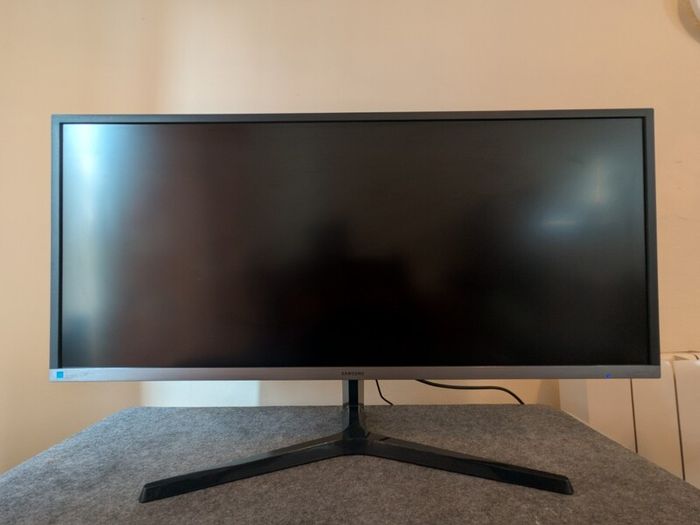 Samsung 34 inch Ultrawide Monitor