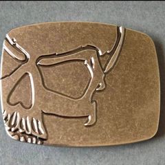 Belt buckle, skull design.