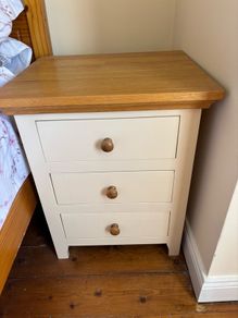 2 x bedside lockers