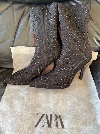 High-heel Dressy Ankle Boots With Sparkly Rhinestones Sequins Jet Black. In Excellent Condition Size Eu 39 Uk 6.   With original protective bag.