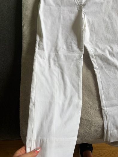 White Cropped trousers