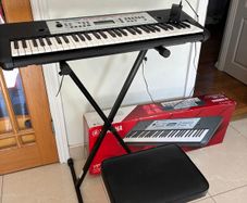 Yamaha Keyboard with stand and seat