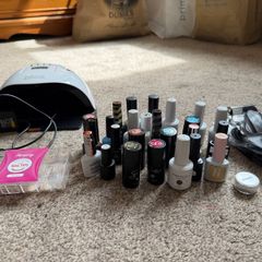 nails