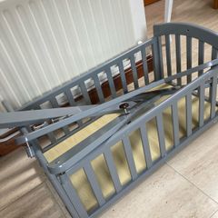 Baby wooden crib