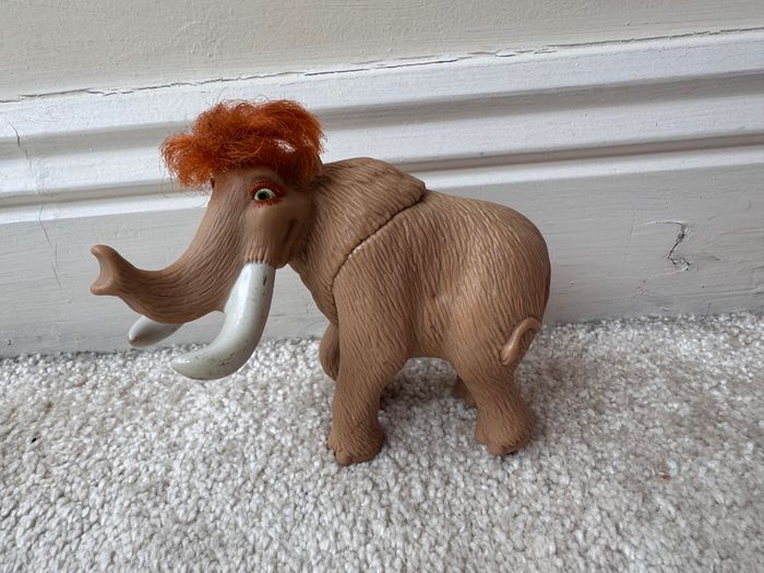 Ellie Mammoth Ice Age 2: The Meltdown Burger King 2005 approx. 10 cm. Used Please see photos