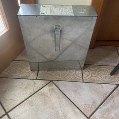 Hot and cold ash container