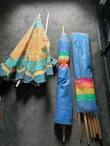 Beach windbreakers & parasol
