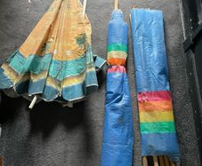 Beach windbreakers & parasol