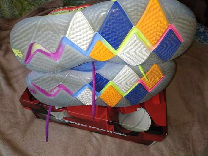 Kyrie Irving 4 confetti UK13, EU 48,5