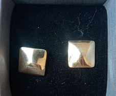 9ct gold stud earrings 4.35g