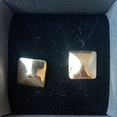 9ct gold stud earrings 4.35g
