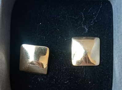 9ct gold stud earrings 4.35g