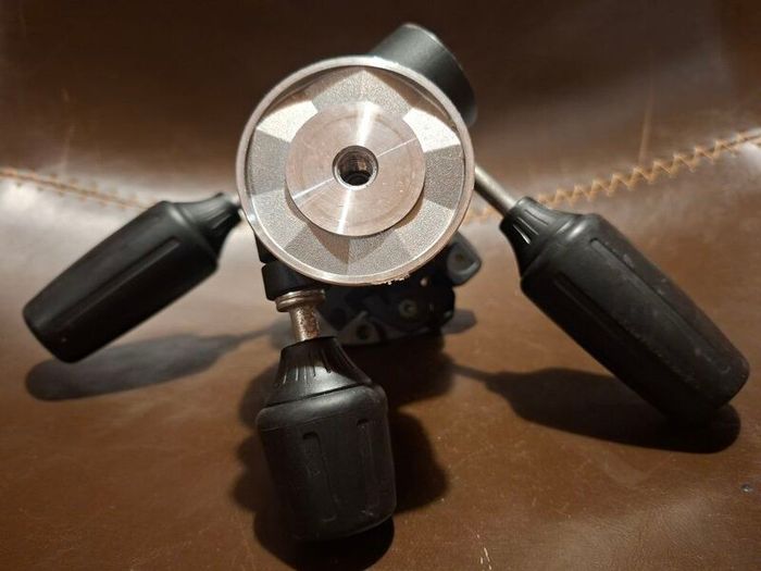 Manfrotto 804RC2 3-Way Pan and Tilt Tripod Head