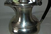 Lovely silver plated tea pot.