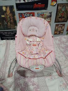 Fisher Price Baby Bouncer with Calming Vibrations + Toy rack with musical pully