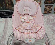 Fisher Price Baby Bouncer with Calming Vibrations + Toy rack with musical pully