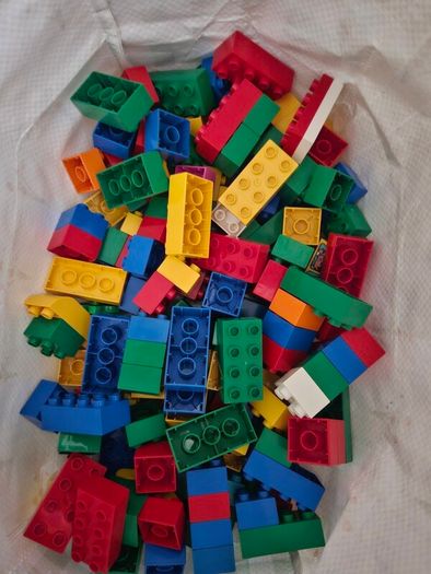 Lego Duplo between 800 - 1000 pieces.