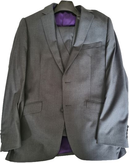 Remus Mens suit. 3 piece.