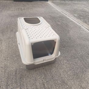cat litter box