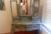 dressing table and mirror