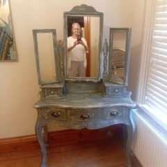 dressing table and mirror