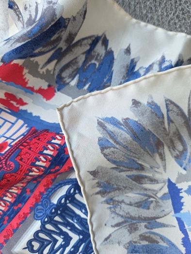 Louis vuitton silk scarf square 90 as new