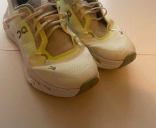 Women's on running cloudtilt sneakers