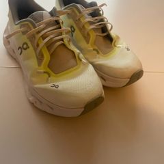Women's on running cloudtilt sneakers