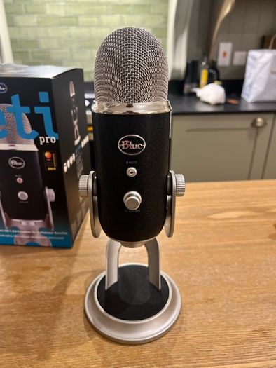 Blue Yeti Pro USB/XLR microphone + Yeti Pop Filter