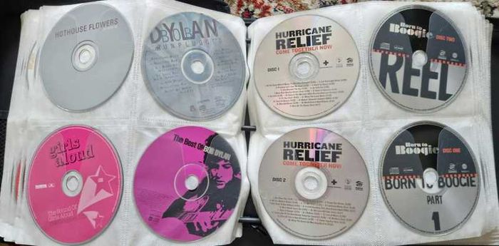 160 CD + Case. All CD's in perfect playable condition.