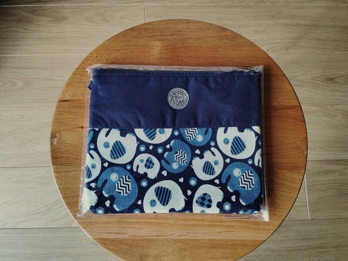 Cosmetic bag - New