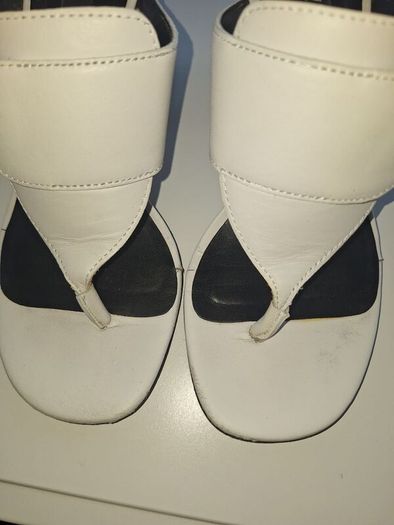 DKNY white leather sandal
