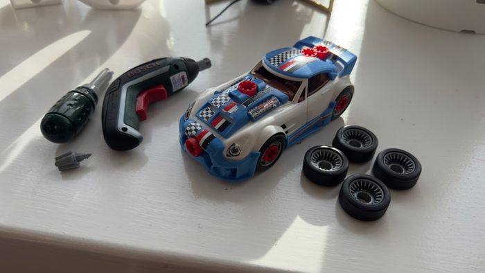 2 Toy cars