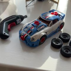 2 Toy cars