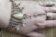 Bracelet-ring with rose quartz.