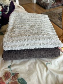 2 clean towels