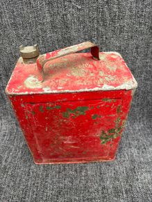 Vintage oil can