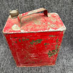 Vintage oil can