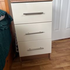 3 drawer bedside locker free
