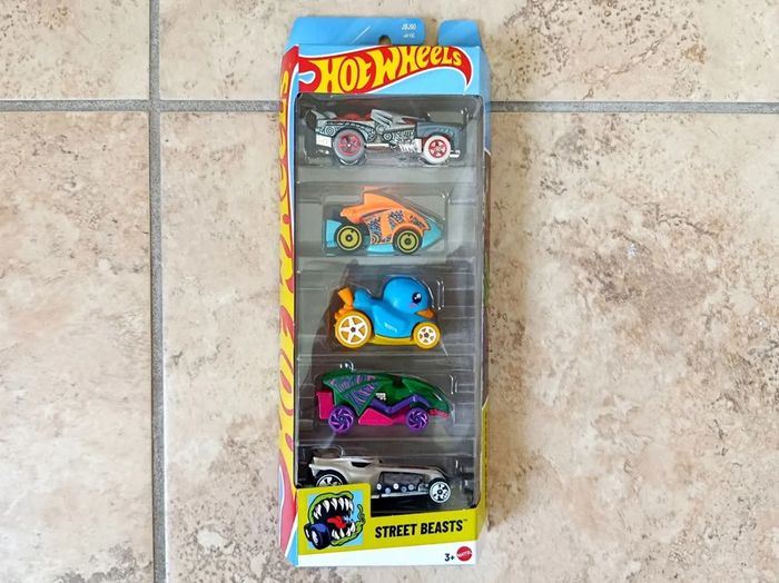 Hot Wheels 2025 Street Beasts die-cast 1:64 5-Pack (JBJ90 JA10C) NEW & SEALED