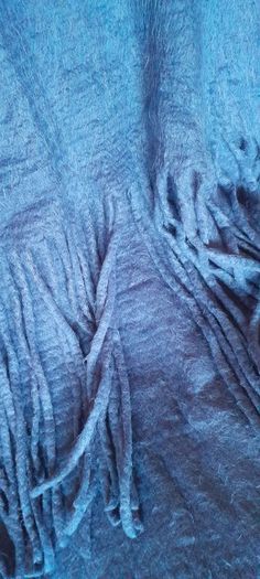 Shawl, broad & fluffy, in blue, never used