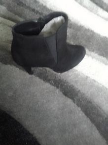 Black zip ankle boots - size 6