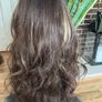 Long wavy bown wig Image 2