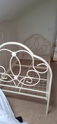 Single bed metal frame