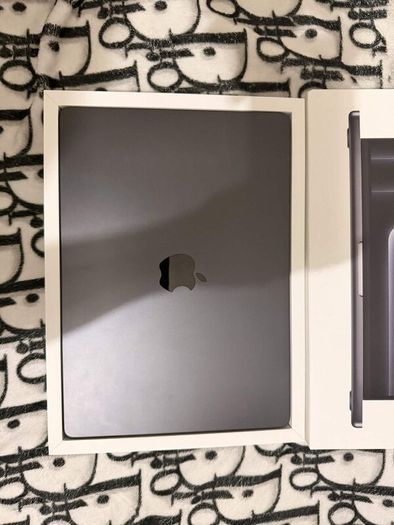 MacBook Pro 14 M5 16GB 1TB Space Black, 6 Cycles