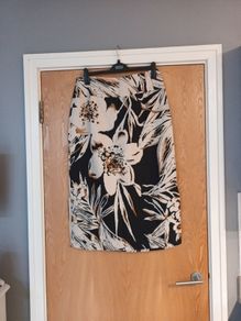 Kaliko Linen  Skirt.   S.16.  New - No Tag