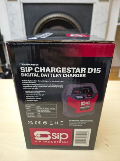 Car battery charger, NEW